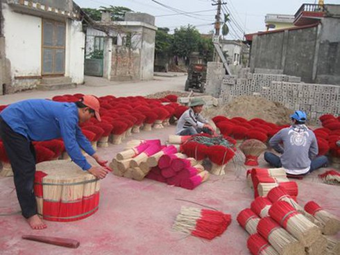 Hà Nội: Làng nghề tăm hương chạy đua với Tết