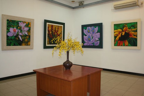 Họa sĩ Còm: Chán hí họa chuyển sang vẽ hoa