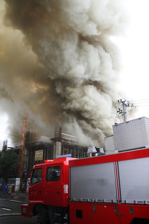 Đà Nẵng: Cháy lớn ở vũ trường Phương Đông (trực tiếp)