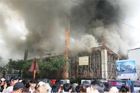 Đà Nẵng: Cháy lớn ở vũ trường Phương Đông (trực tiếp)