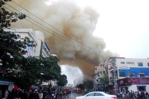 Đà Nẵng: Cháy lớn ở vũ trường Phương Đông (trực tiếp)