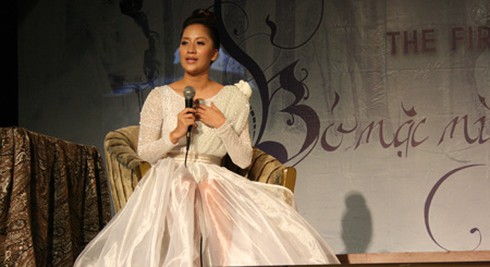 Khánh Thi liên tục rơi lệ trong buổi ra mắt MV mới