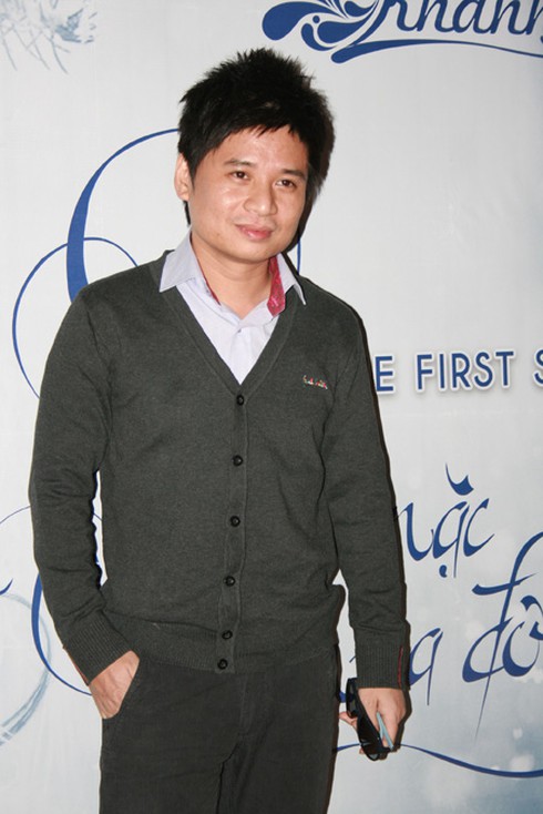 Khánh Thi liên tục rơi lệ trong buổi ra mắt MV mới