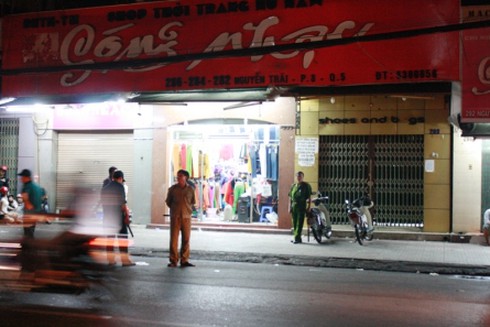 Chém nhau trong shop thời trang