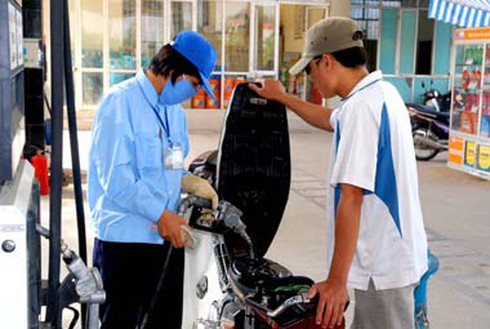 Chưa thể giảm giá xăng dầu