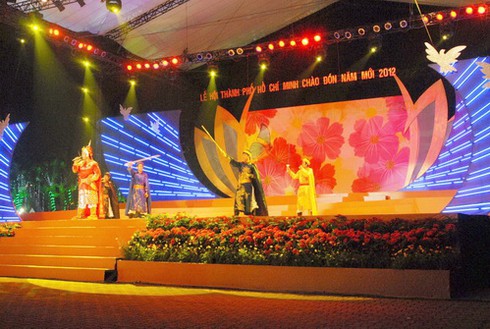 Tưng bừng Lễ hội “TP. HCM đón chào năm mới 2012”