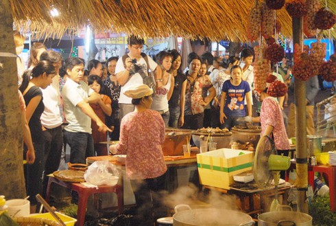 Tưng bừng Lễ hội “TP. HCM đón chào năm mới 2012”