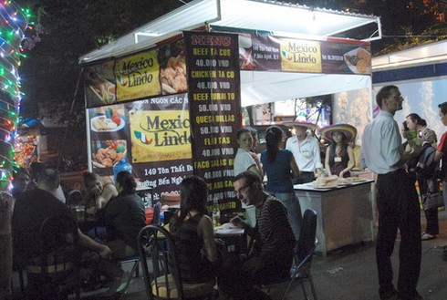 Tưng bừng Lễ hội “TP. HCM đón chào năm mới 2012”