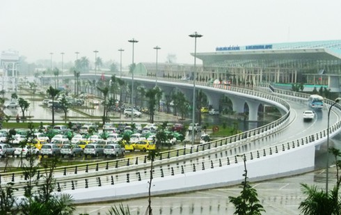 Chấn chỉnh taxi dù, bảng quảng cáo tại sân bay Đà Nẵng