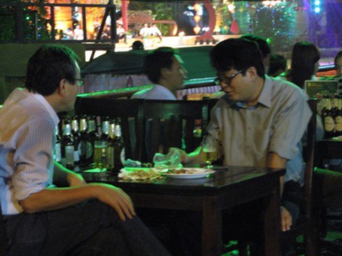 Tây đón Tết Tây ở Sài Gòn