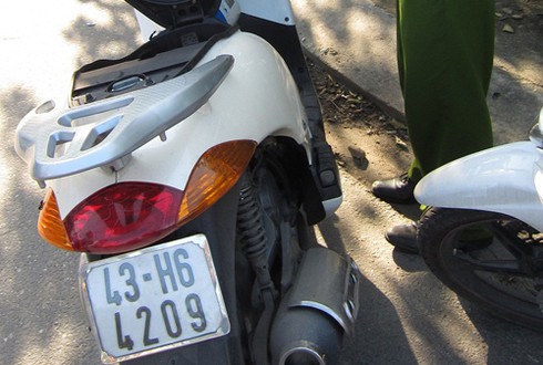 Đà Nẵng: Xe Honda @ 125 phát hoả giữa phố