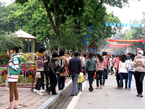 Náo nức chiêm ngưỡng Phố-Hoa Hà Nội