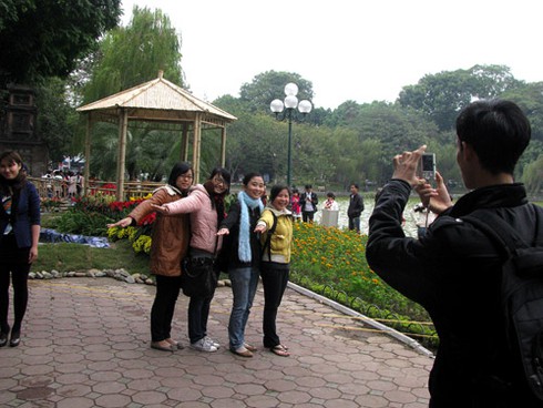 Náo nức chiêm ngưỡng Phố-Hoa Hà Nội