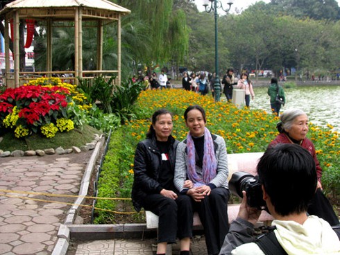 Náo nức chiêm ngưỡng Phố-Hoa Hà Nội