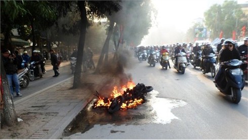 Nghi ngờ xăng dởm gây cháy xe có cơ sở?