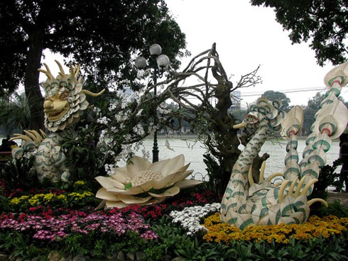 Náo nức chiêm ngưỡng Phố-Hoa Hà Nội