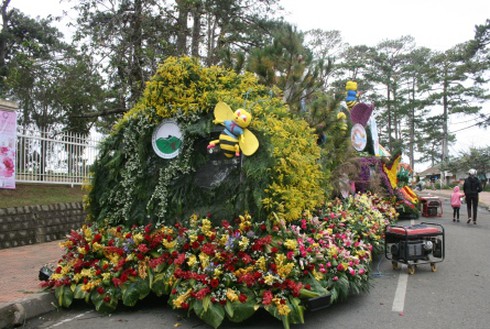 Chưa khai mạc Festival, hoa đã… héo