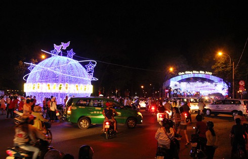 TP.HCM: Người dân háo hức chào đón năm mới 2012