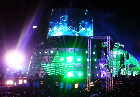 TP.HCM: Người dân háo hức chào đón năm mới 2012