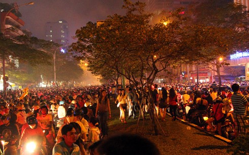 TP.HCM: Người dân háo hức chào đón năm mới 2012