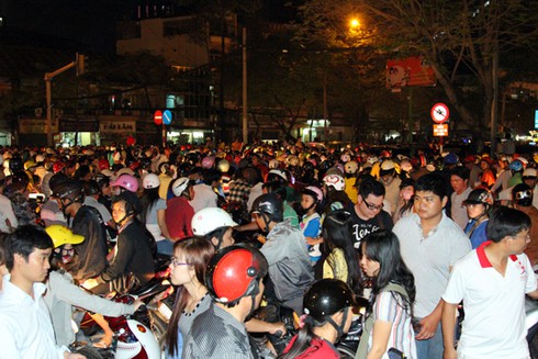 TP.HCM: Người dân háo hức chào đón năm mới 2012