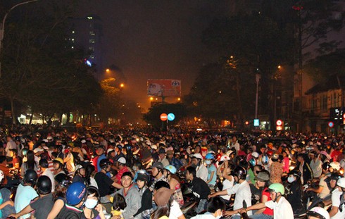TP.HCM: Người dân háo hức chào đón năm mới 2012
