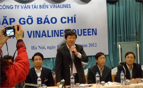 Đón thủy thủ sống sót... bằng cuộc họp báo lòng vòng!