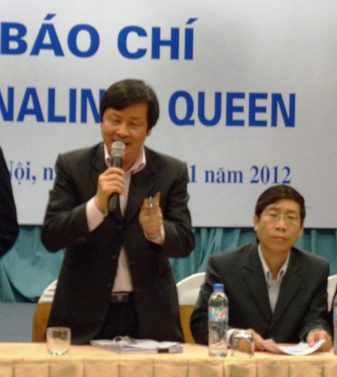 Đón thủy thủ sống sót... bằng cuộc họp báo lòng vòng!