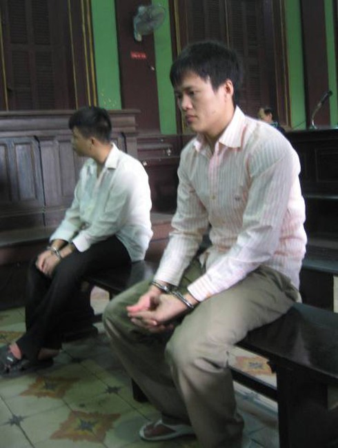 20 năm tù vì một phút `cuồng đao`