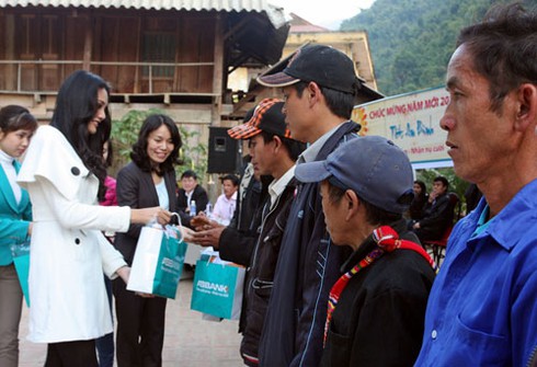 Abbank mang Tết tới bà con nghèo tại Sơn La