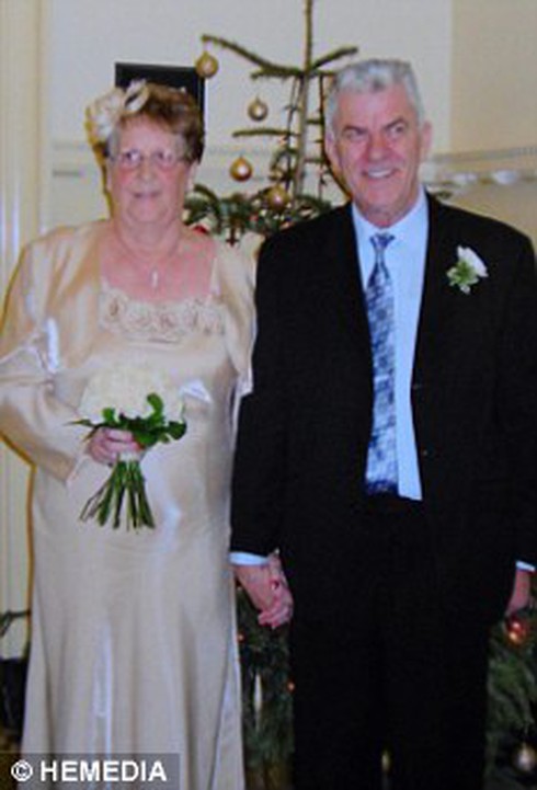 Tìm lại tình xưa sau 42 năm qua Facebook