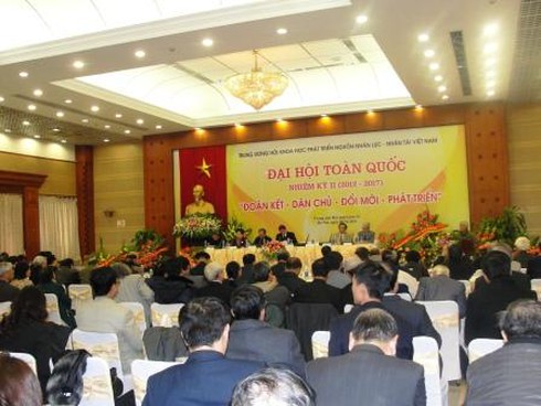 Phát triển nhân lực, nhân tài tránh lý thuyết cao siêu