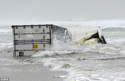New Zealand: Sóng lớn đánh vỡ tan tàu chở dầu