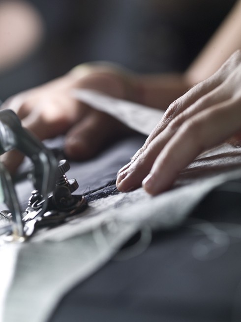 Canali thực hiện dịch vụ may đo cho khách hàng Việt