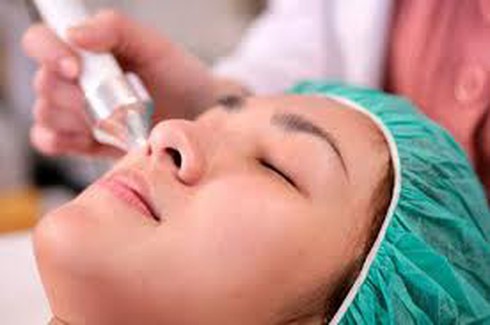 Vợ đại gia vung tiền đô `sửa tướng`