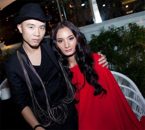 Giám khảo tặng 2 thí sinh Next Top Model món quà đặc biệt