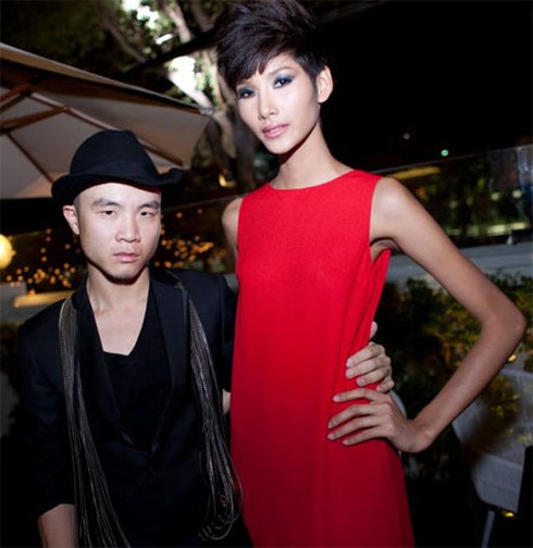 Giám khảo tặng 2 thí sinh Next Top Model món quà đặc biệt