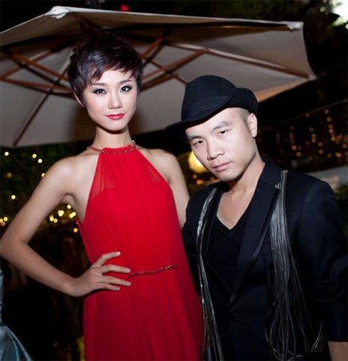 Giám khảo tặng 2 thí sinh Next Top Model món quà đặc biệt