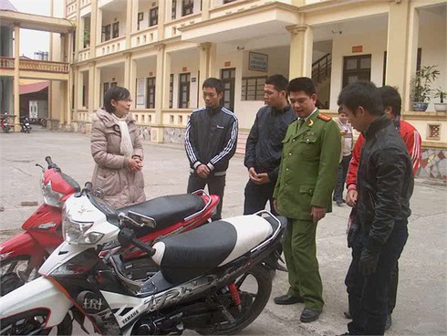 Tuần tra giao thông `tình cờ` tóm 2 đối tượng trộm xe máy