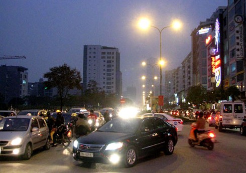 Cấm taxi: Thông đường này, dồn ùn tắc lên chỗ khác