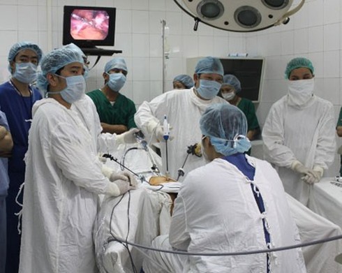 Điều trị giảm cân bằng cách đặt bóng hơi vào dạ dày