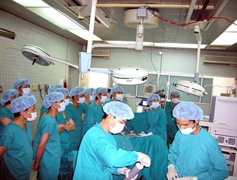 Điều trị giảm cân bằng cách đặt bóng hơi vào dạ dày