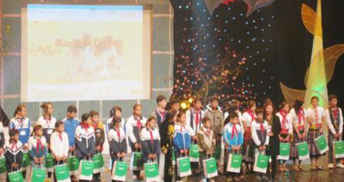 Hơn 25 tỷ đồng dành tặng trẻ em Việt Nam