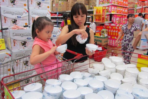 TP.HCM: Đông nghẹt người vào siêu thị sắm Tết