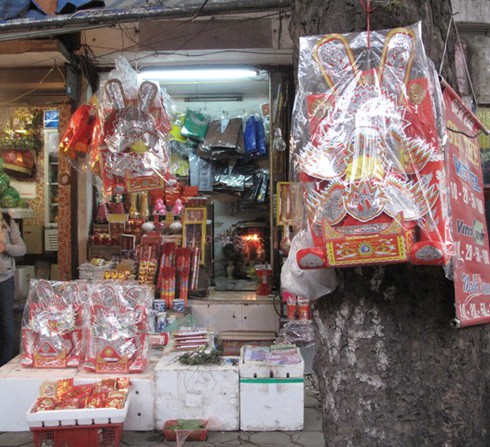 Cháy `chợ` ông Công, ông Táo