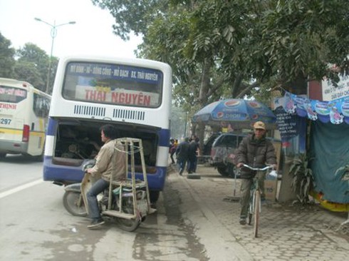 Xe dù lộng hành ngày cận Tết