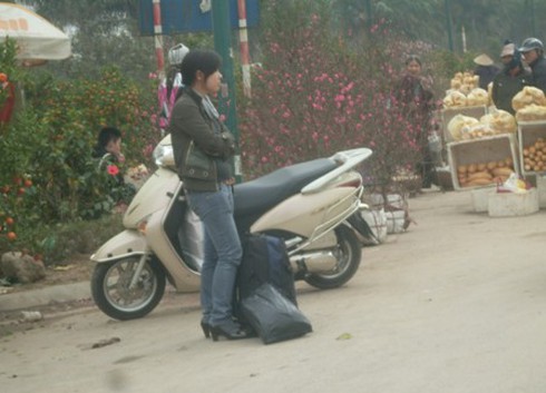 Xe dù lộng hành ngày cận Tết