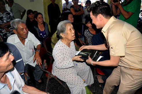 Hà Hồ, Mr Đàm đem Tết đến trẻ em nghèo