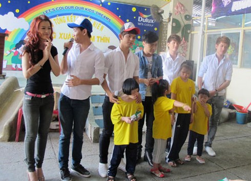 Hà Hồ, Mr Đàm đem Tết đến trẻ em nghèo