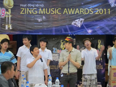 Hà Hồ, Mr Đàm đem Tết đến trẻ em nghèo